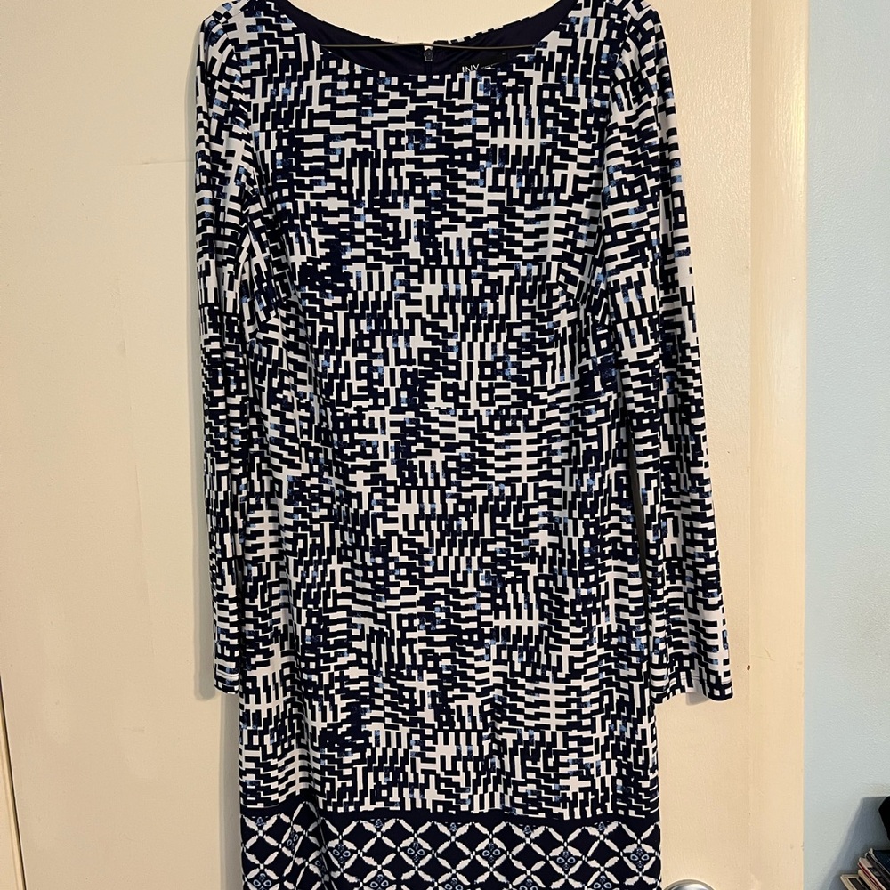 Elegant Navy and White Patterned Dress